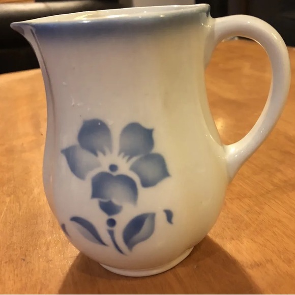 ARABIA Finland Small Pitcher 5” Creamer White W/ Single Blue Flower VTG EXC - Picture 2 of 10